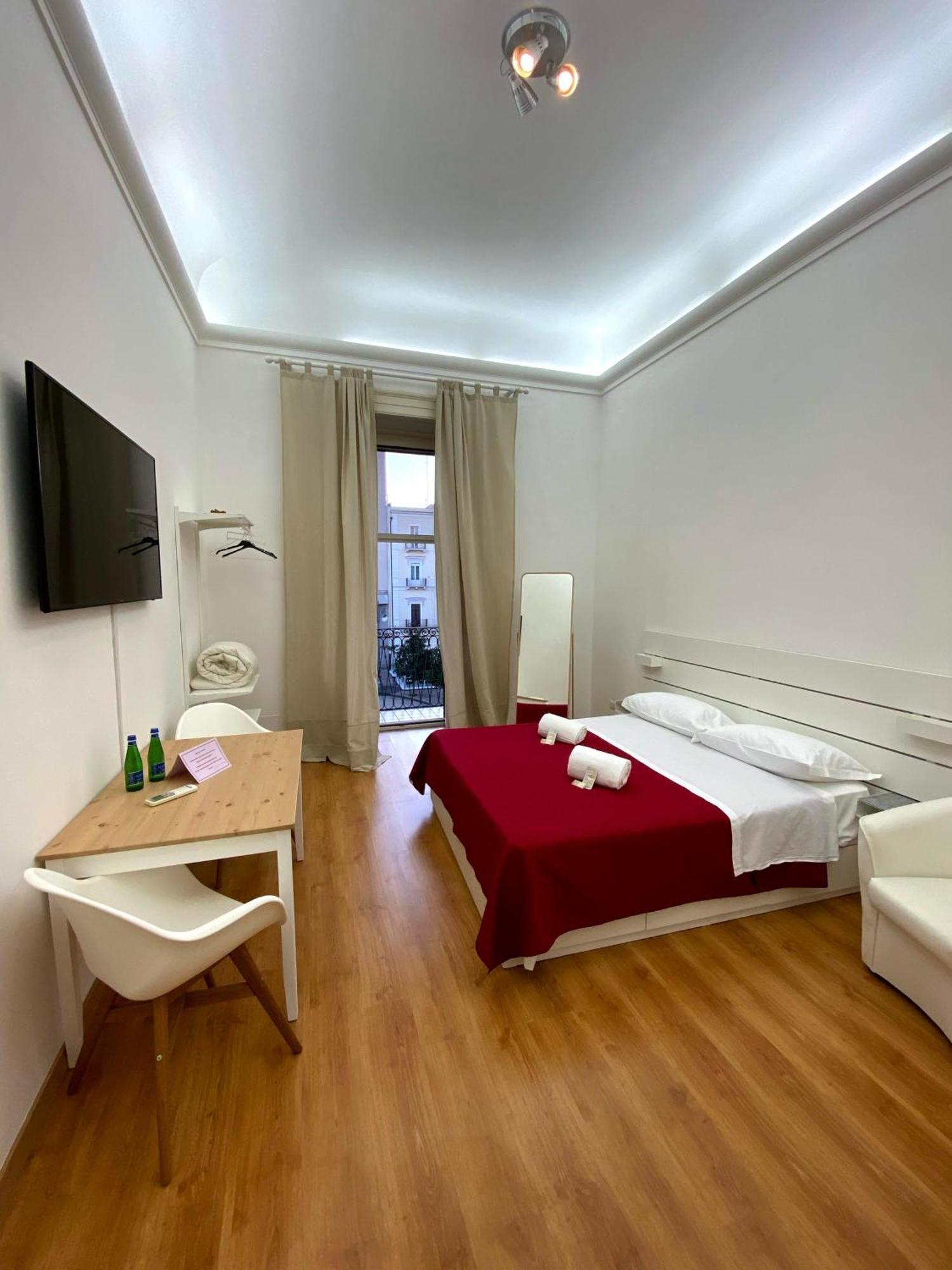 Amica Taranto In Piazza Apartment Bagian luar foto