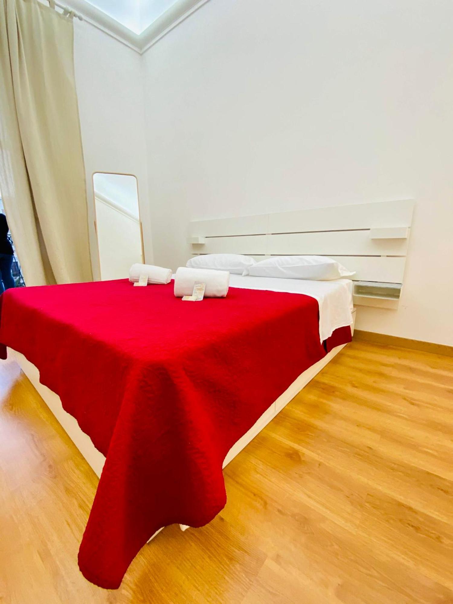 Amica Taranto In Piazza Apartment Bagian luar foto