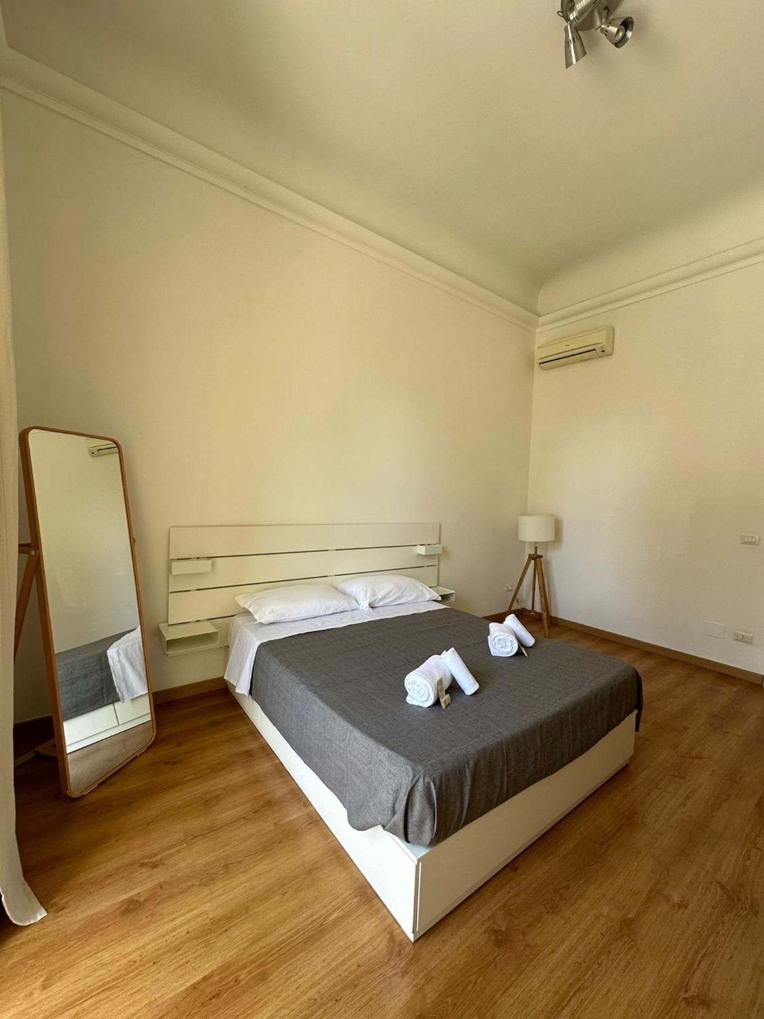 Amica Taranto In Piazza Apartment Bagian luar foto